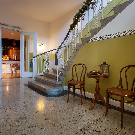 Halber Mond Heppenheim (Bergstrasse)