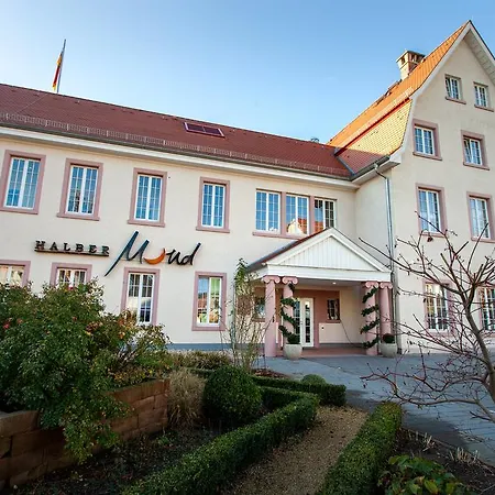 Hotel Halber Mond 3*